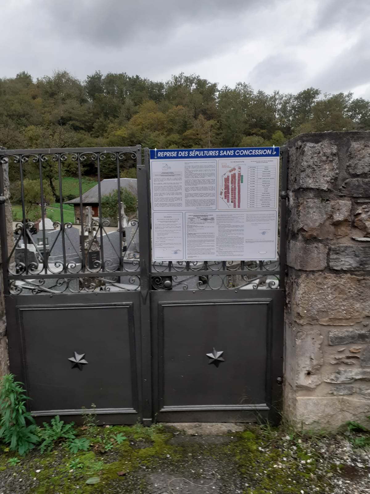 Lire la suite à propos de l’article Procédure de régularisation des sépultures au cimetière du Monastère